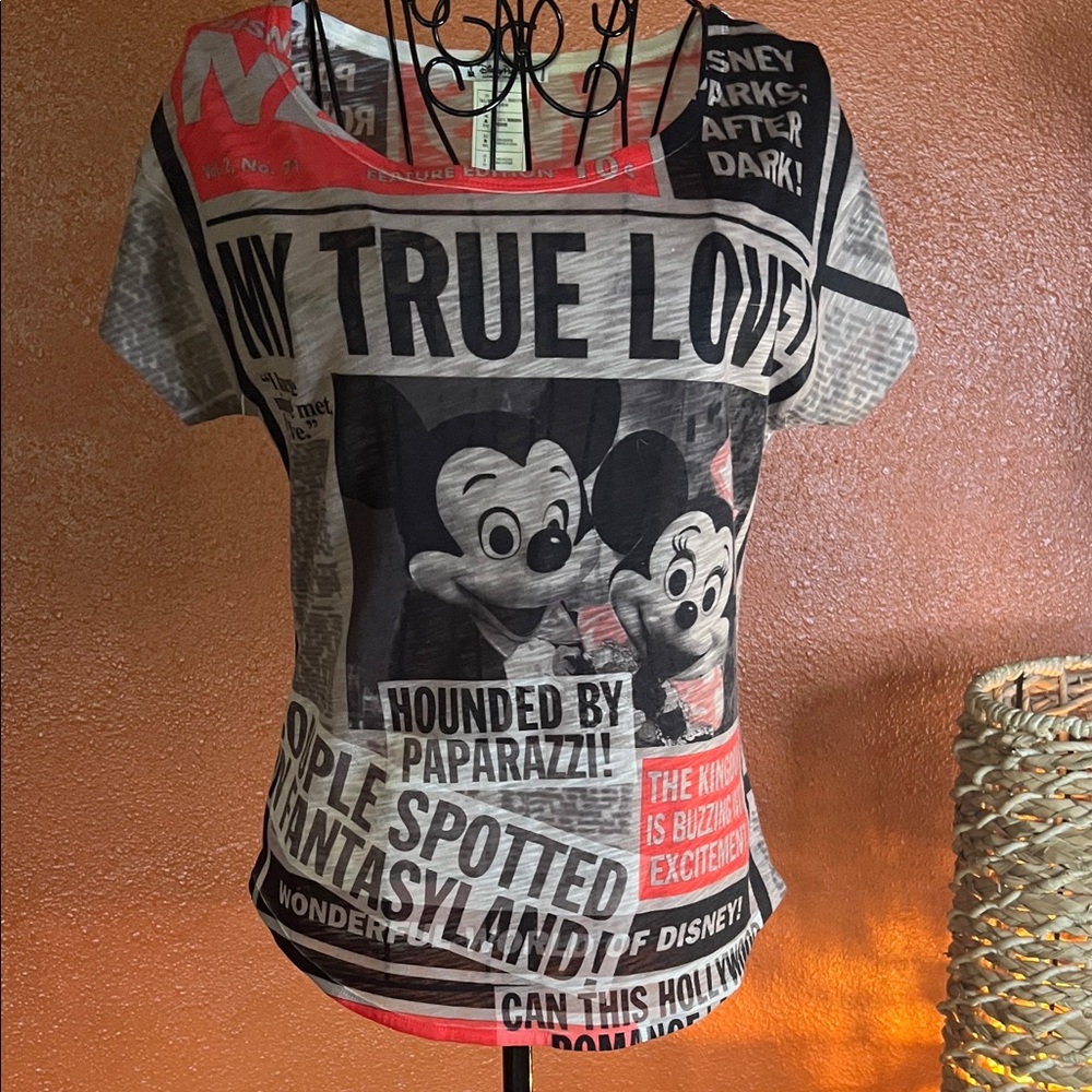 👚🚨 Disney Parks Graphic Tee — Extra Edition: Love, Paparazzi & Ducks | Sz S / E